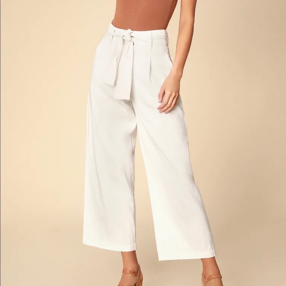 Off-White Tie-Waist Cropped Pants